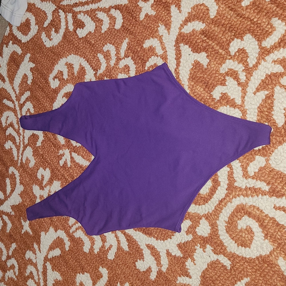 Aritzia Babaton purple V Neck thong Bodysuit size medium.